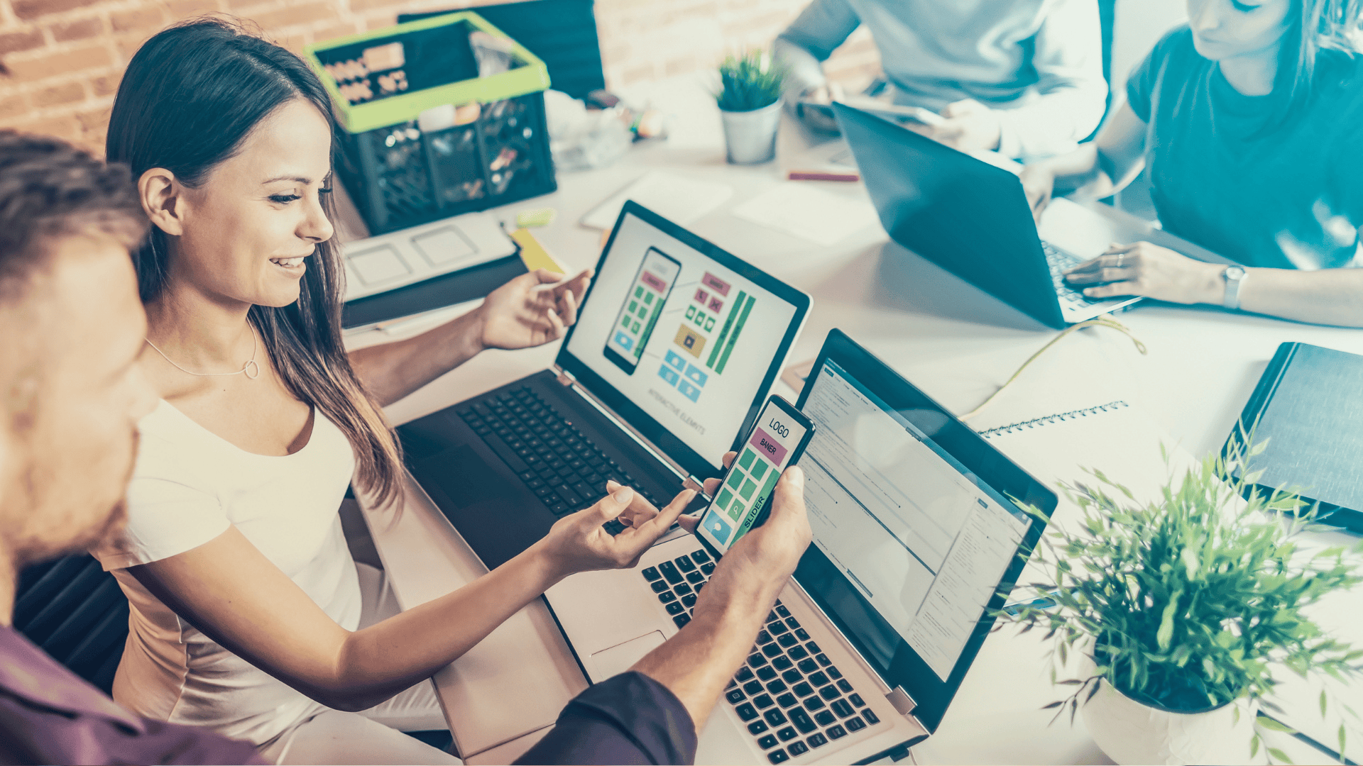 Team viewing website optimized for demand planning and ecommerce trends.